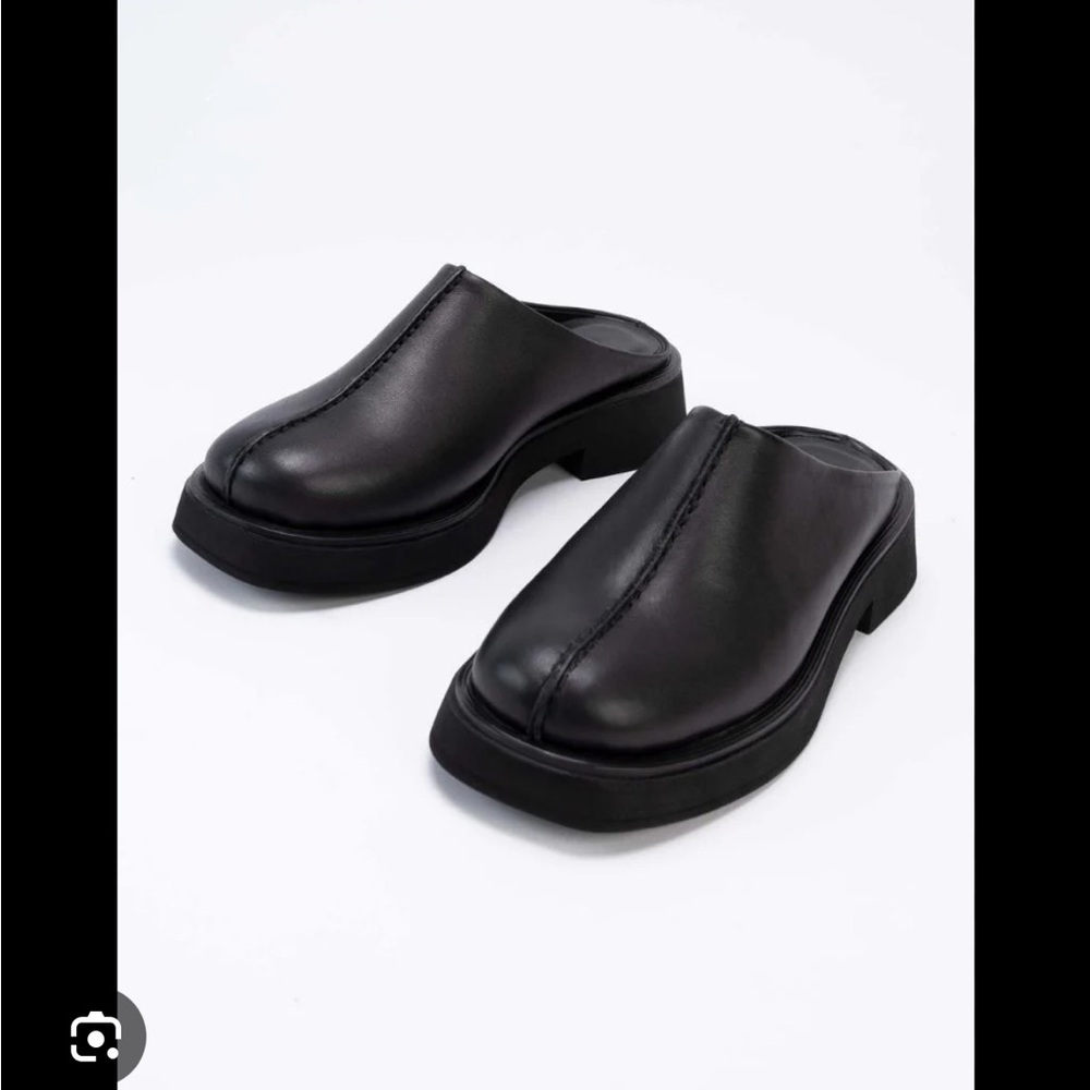 CEDOUBLÉ Black Seam Clogs